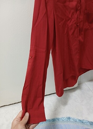 s Beden kırmızı Renk BERSHKA VİSKON KIRMIZI GÖMLEK