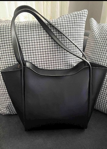 Miu Miu Siyah Deri Minimalist Kadın Çanta