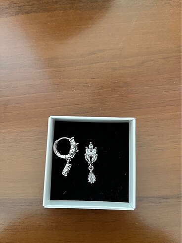 Accessorize Sawaroski taşlı kararma yapmayan küpe