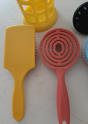 Sarı Kutulu 3 Saç Fırçası ve Tarak Seti - Görsel 2