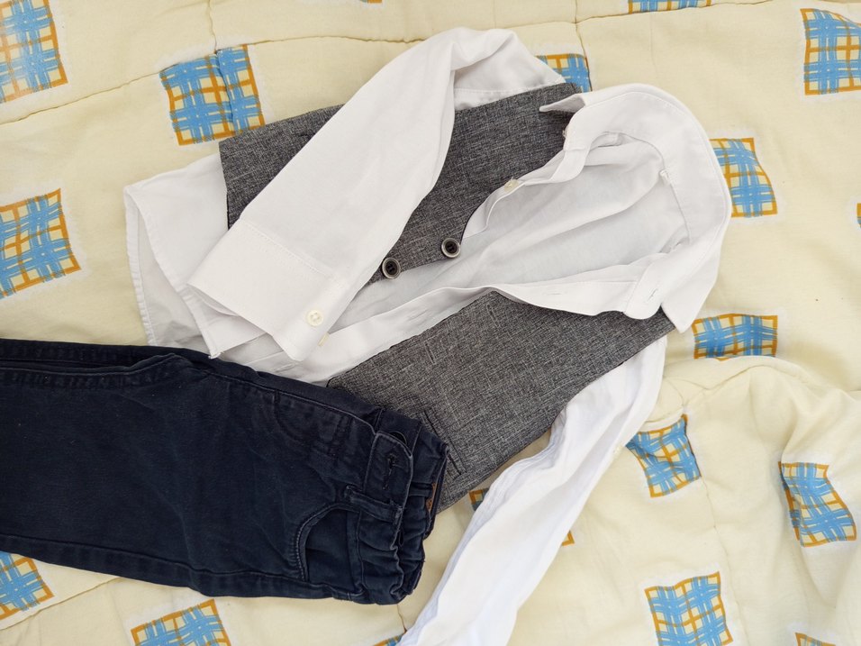 Gri Düğmeli Çocuk Yeleği ve Gömlek Takımı - Görsel 4