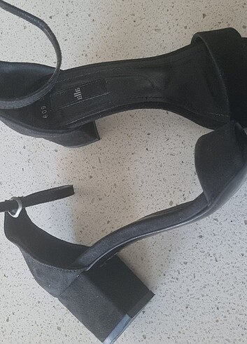 Elle marka ayakkabi - Görsel 2