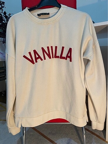 Beyaz kazak, sweatshirt