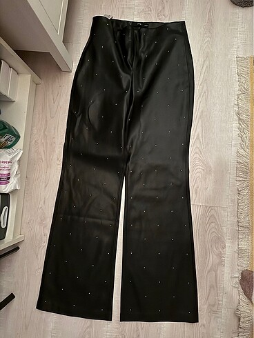 Mango taşlı deri pantolon