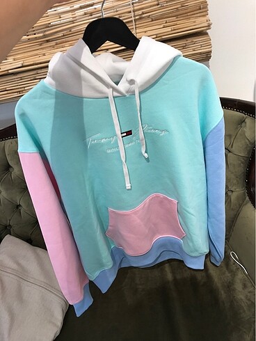 Tommy sweatshirt