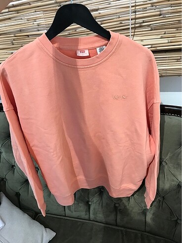 Levis sweat