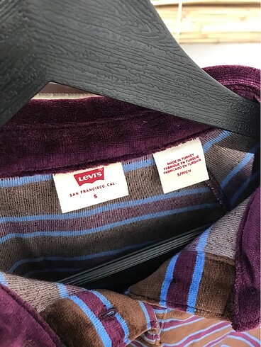 Levis Levis ust