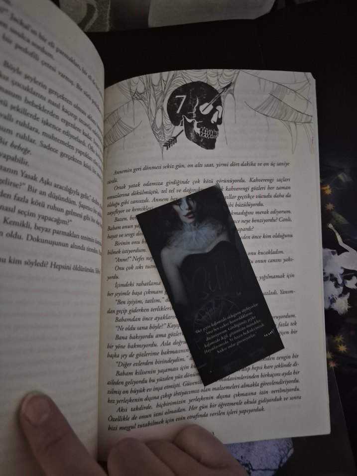 Şeytanın Saklı Aşkı - H. D. Carlton - Görsel 2