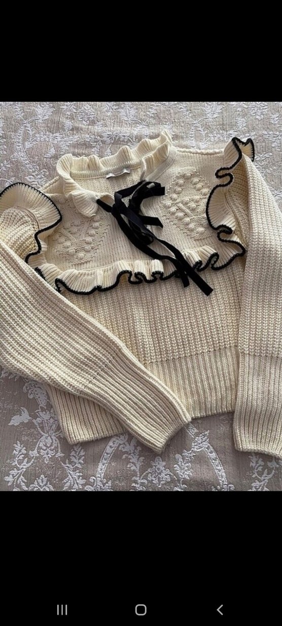 Fırfırlı Beyaz V Yaka Triko Kazak - Görsel 2