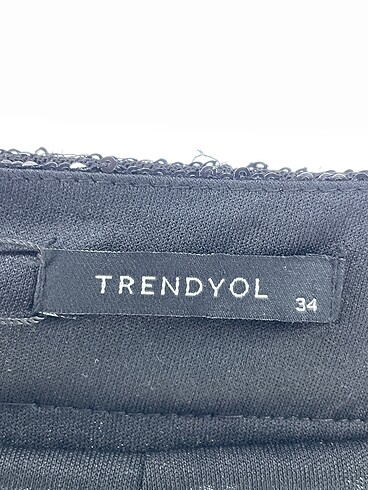 34 Beden siyah Renk Trendyol & Milla Düz Kesim %70 İndirimli.