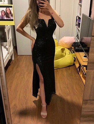 Siyah payetli gece elbisesi