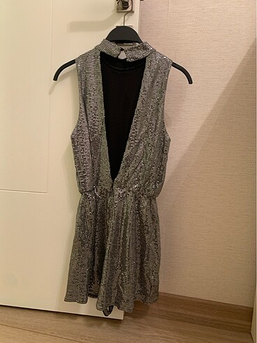 Parlak şortlu tulum - Görsel 4