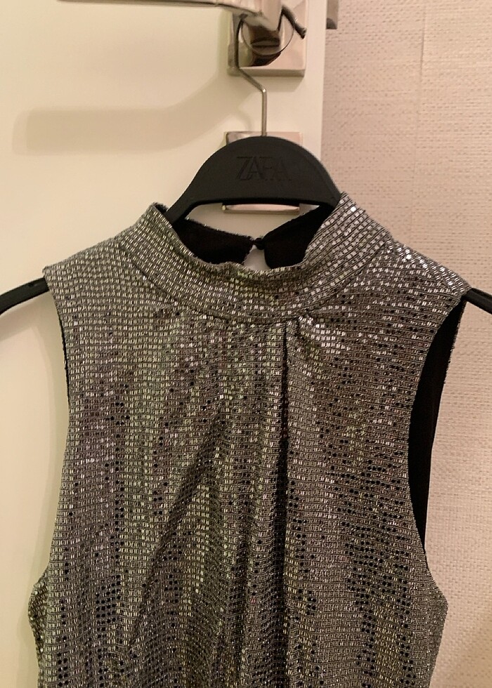 Parlak şortlu tulum - Görsel 2