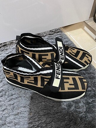 Orjinal Fendi marka 37 numara ama 36 numaraya tam oluyor