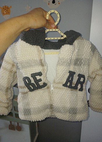 Kapüşonlu Erkek Çocuk Beyaz Peluş Ceket - Görsel 4