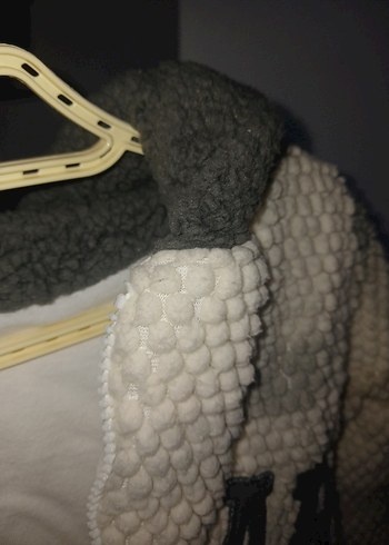 Kapüşonlu Erkek Çocuk Beyaz Peluş Ceket - Görsel 5