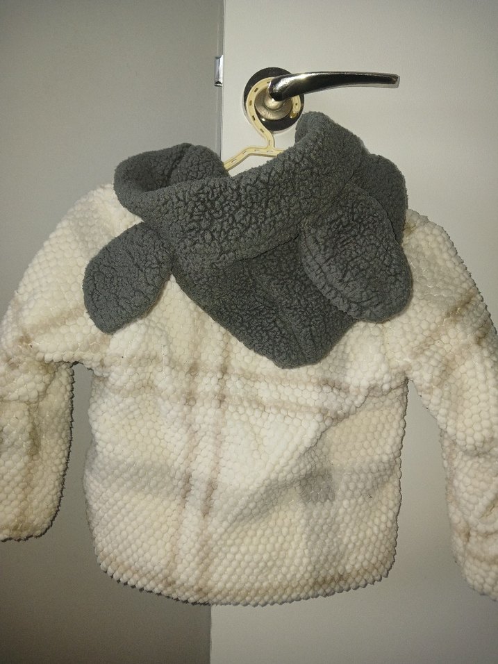 Kapüşonlu Erkek Çocuk Beyaz Peluş Ceket - Görsel 3