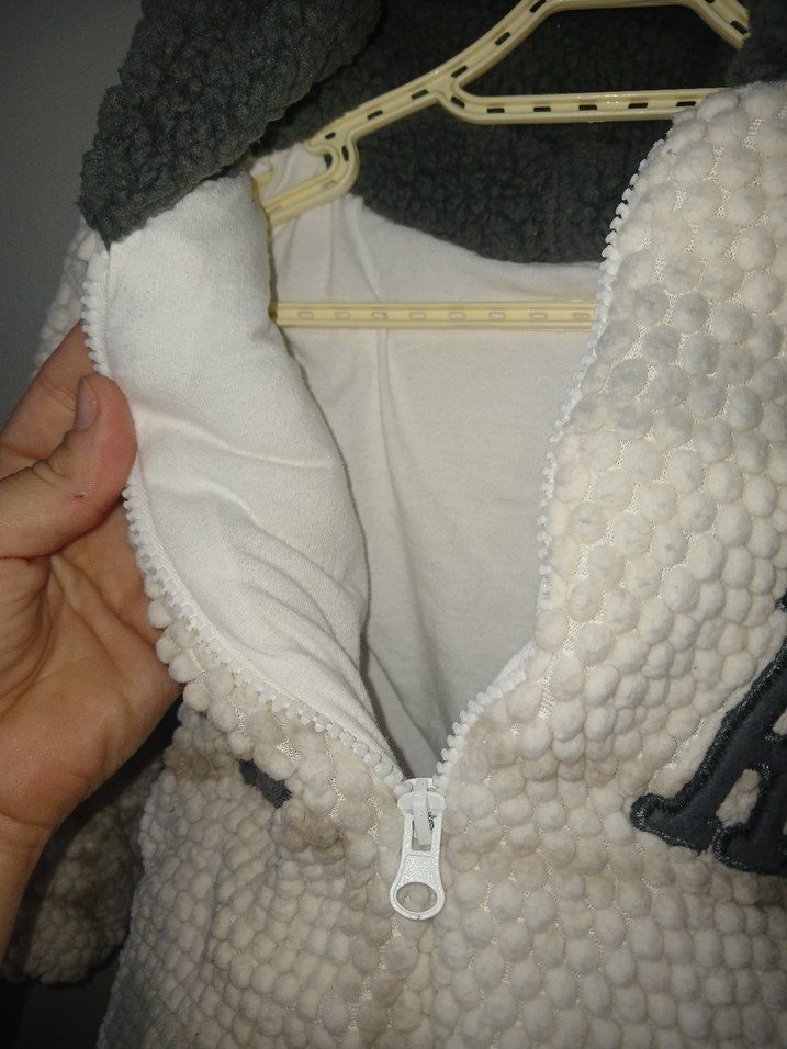 Kapüşonlu Erkek Çocuk Beyaz Peluş Ceket - Görsel 2