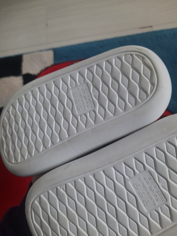 Beyaz Cırt Cırtlı Erkek Çocuk Terlik - Görsel 4