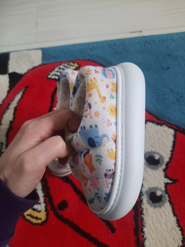 Beyaz Cırt Cırtlı Erkek Çocuk Terlik - Görsel 3