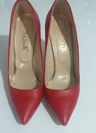 Kırmızı klasik ayakkabi kalın topuk