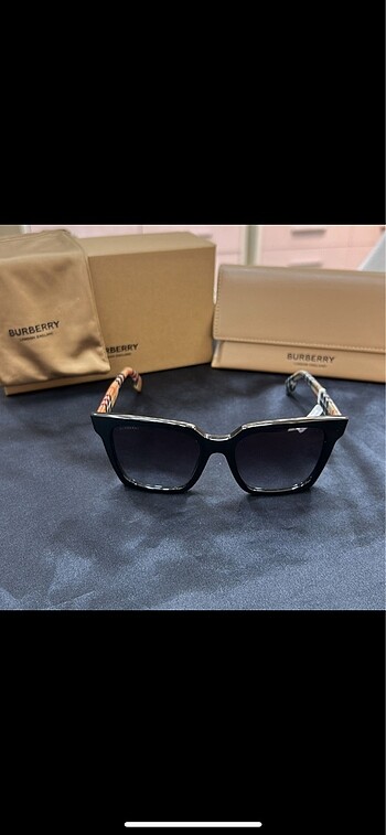 Sıfır burberry güneş gözlüğü 4335 39298G
