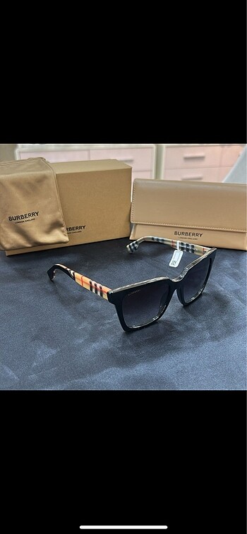 Burberry Sıfır burberry güneş gözlüğü 4335 39298G