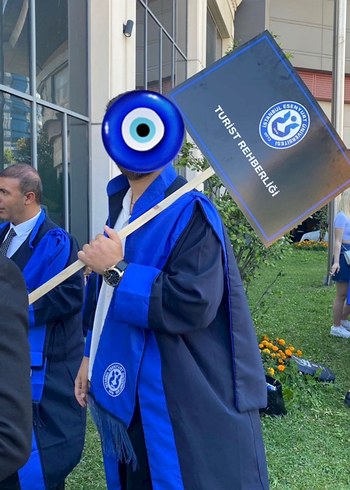 Mavi İş Elbisesi ve Turist Rehberliği Rozeti - Görsel 2