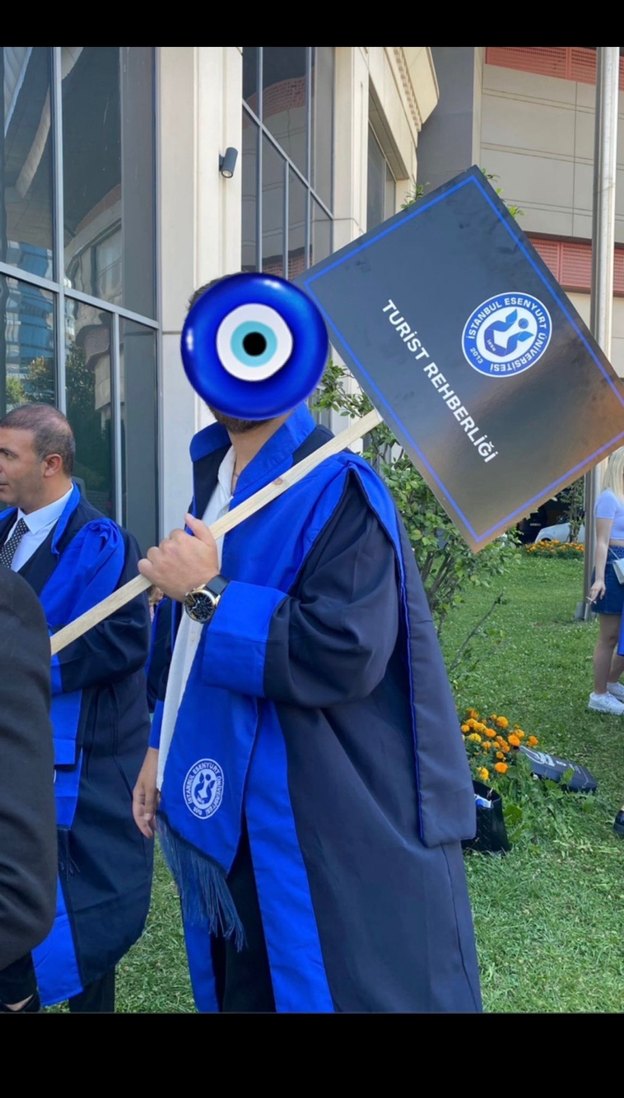 Mavi İş Elbisesi ve Turist Rehberliği Rozeti - Görsel 2