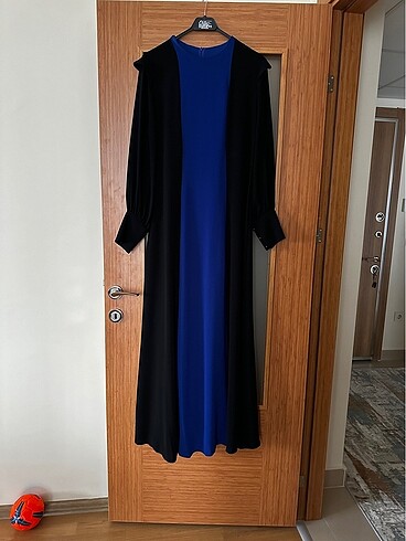 Siyah-saks mavisi elbise