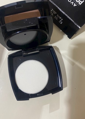 Avon Koyu Bej Pudra F215P - Görsel 3