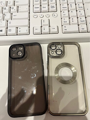 İki tane iphone 13 kılıfı