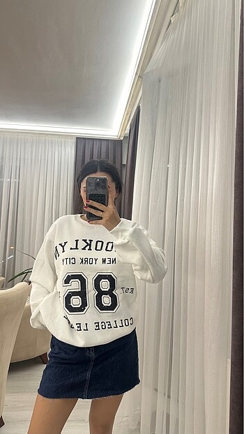 Sweatshirt