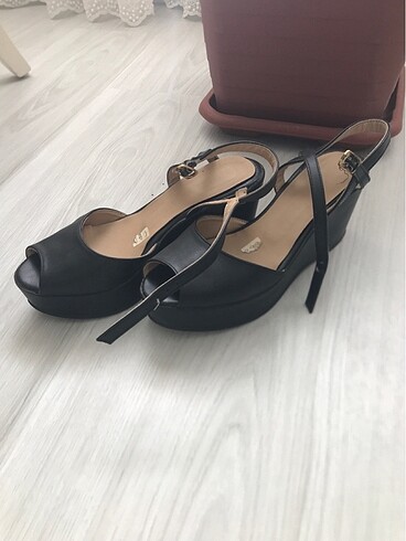 37 Beden Sandelet