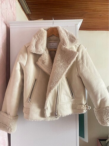 Stradivarius stradivarius suni kürklü crop biker ceket