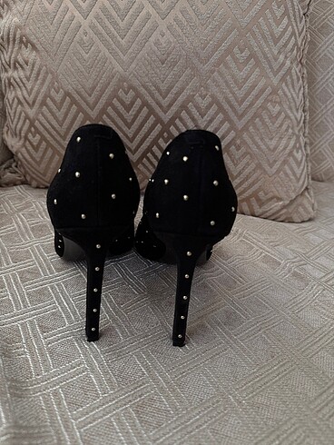 Nine West süet gold detaylı stiletto