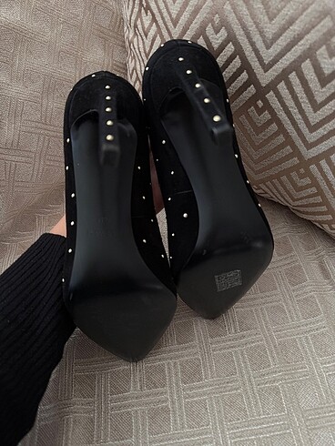 37 Beden süet gold detaylı stiletto