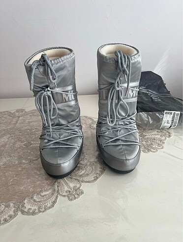 38 Beden moon boot