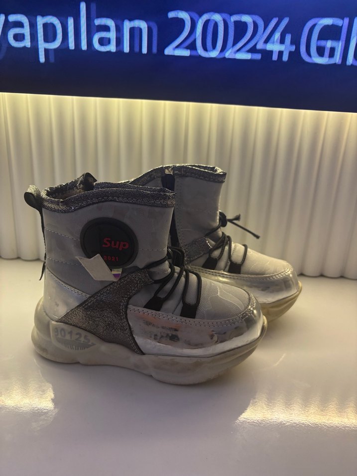 Kız Çocuk Gri Yılan Desenli Cırtcırtlı Bot - Görsel 2