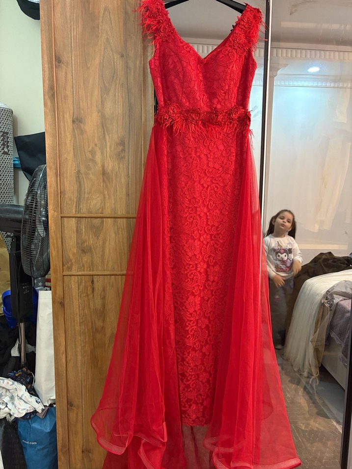 Dantel Detaylı Kırmızı Uzun Abiye Elbise - Görsel 3