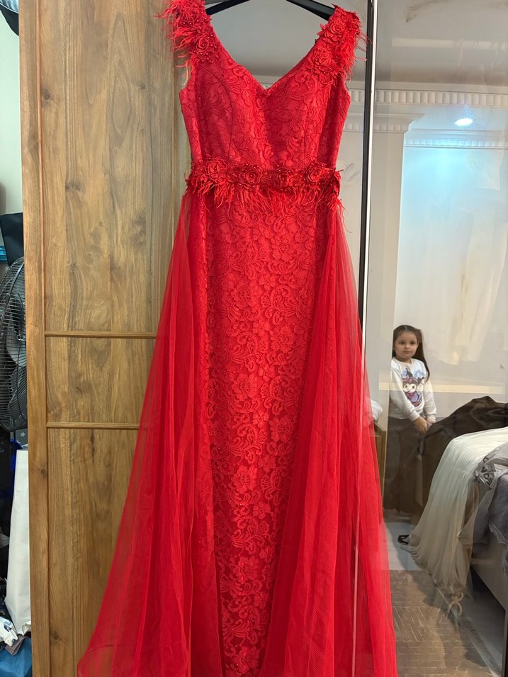 Dantel Detaylı Kırmızı Uzun Abiye Elbise - Görsel 4