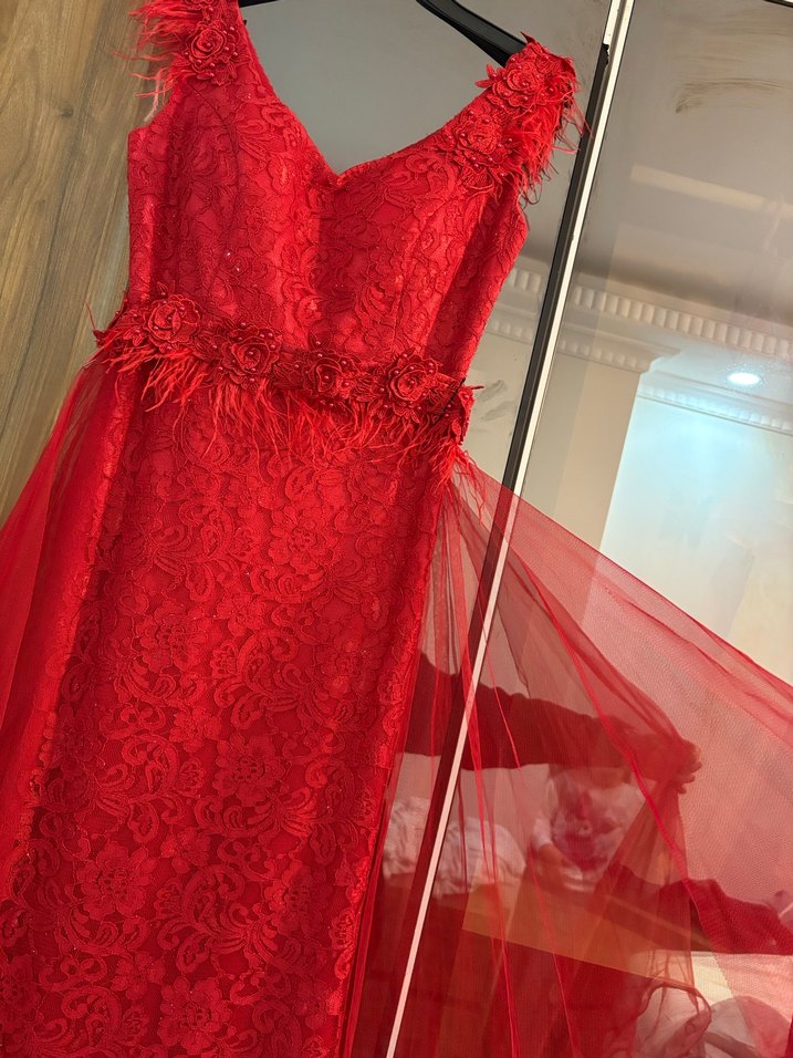 Dantel Detaylı Kırmızı Uzun Abiye Elbise - Görsel 2