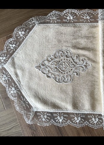 İşlemeli Beyaz Gri Masa Örtüsü runner - Görsel 2