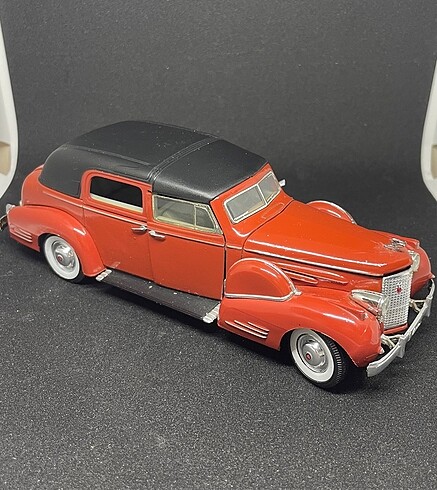 Beden 1938 fleetwood cadillac diecast model