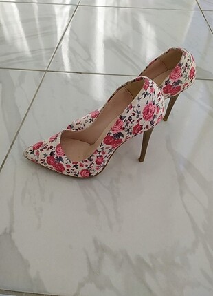 Çiçekli çok şık stiletto