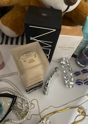 Yves Saint Laurent All Hours Fondöten - Görsel 4