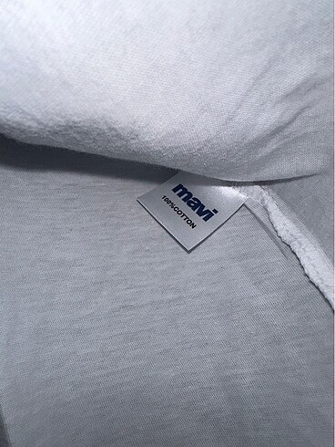 s Beden beyaz Renk Mavi yeni etiketli tshirt. S-M-L bulunmakta.