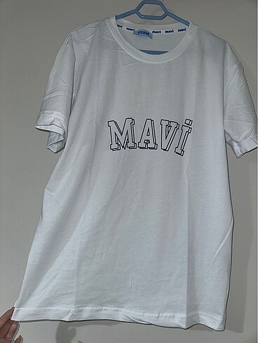 Mavi yeni etiketli tshirt. S-M-L bulunmakta.