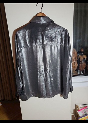 Gri Deri Düğmeli Kadın Gömlek - Görsel 3