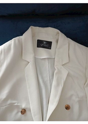 Beyaz Düğmeli Kadın Mini Blazer - Görsel 3